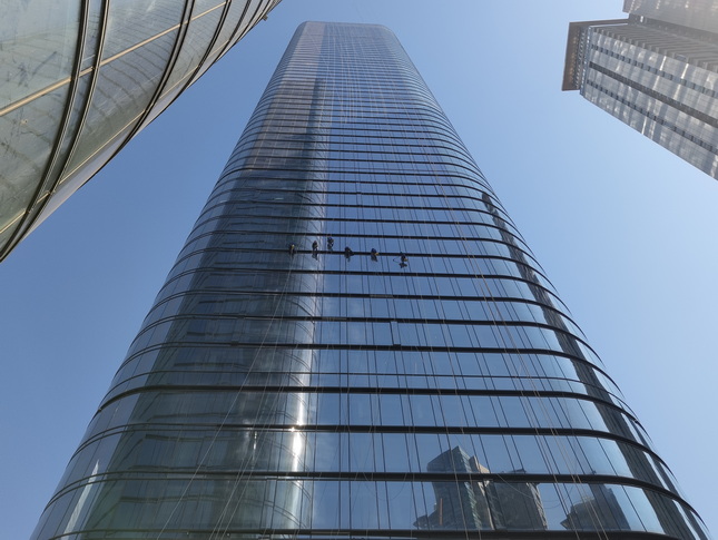 高空外墻清洗新標桿：深圳中洲灣項目全面解析